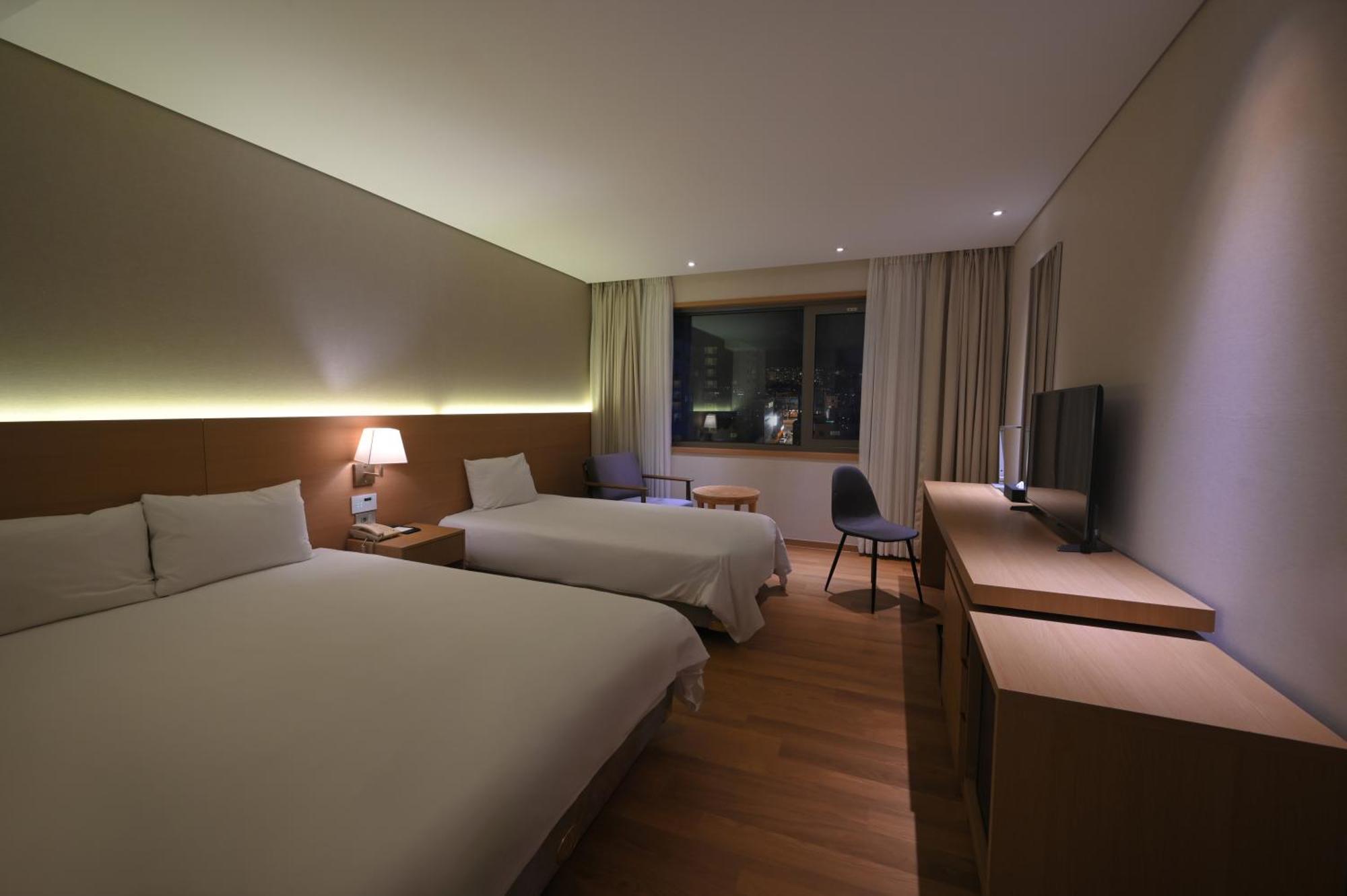 Astar Hotel Jeju Exteriör bild
