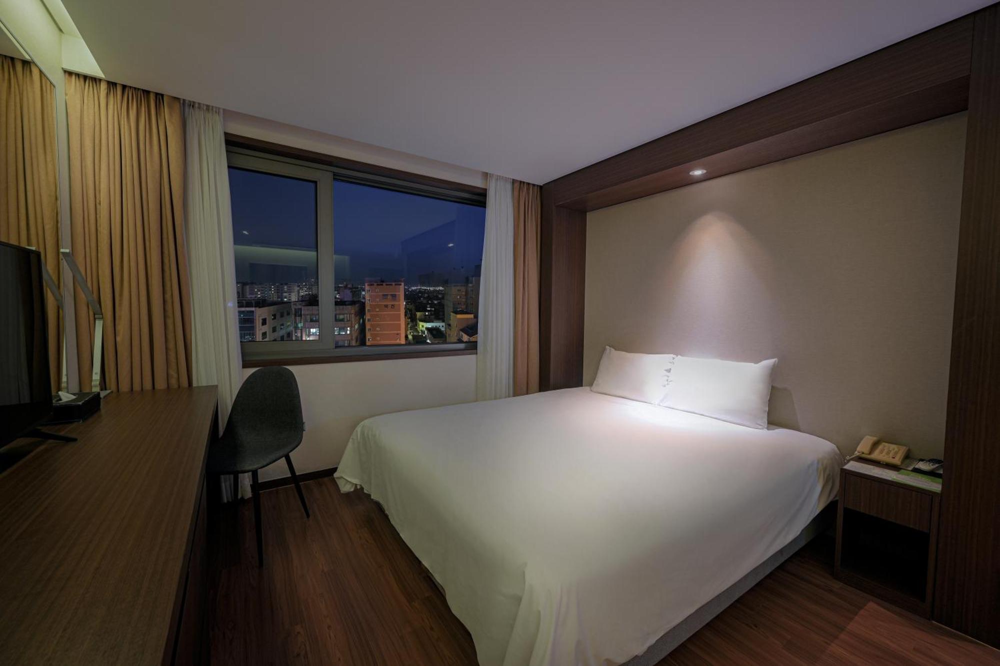 Astar Hotel Jeju Exteriör bild