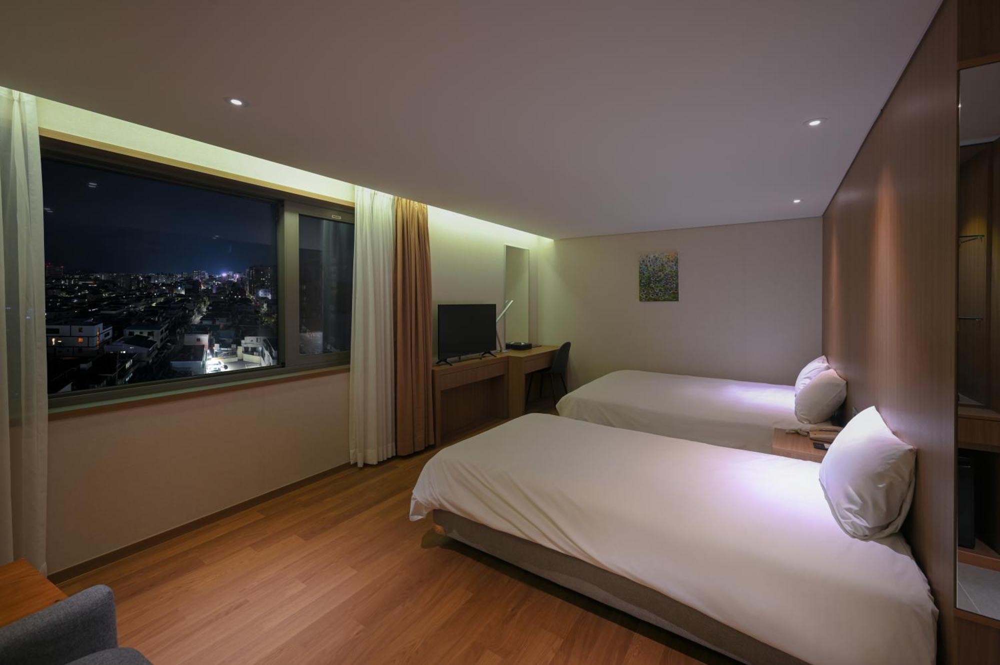 Astar Hotel Jeju Exteriör bild