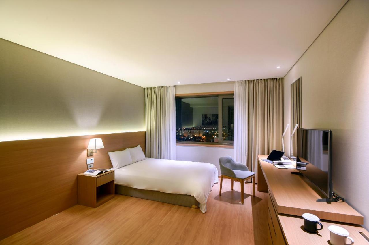 Astar Hotel Jeju Exteriör bild